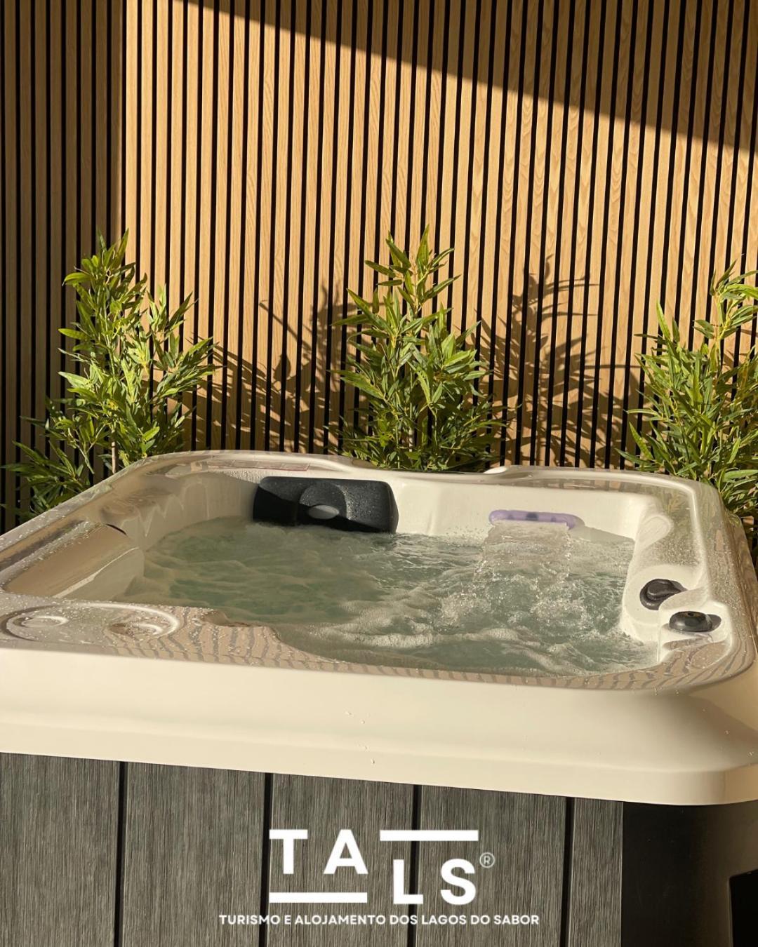 Turismo E Alojamento Dos Lagos Do Sabor - Piscina & Spa Meirinhos Bagian luar foto
